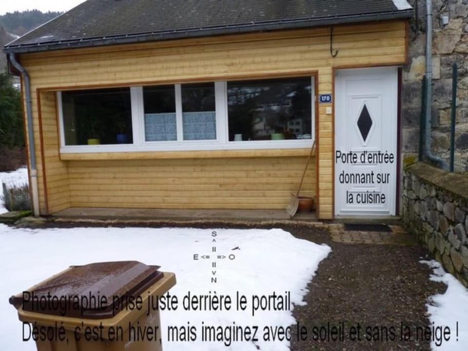 Maison Lumineuse Et Spacieuse Avec Terrain Ла Бурбул Екстериор снимка